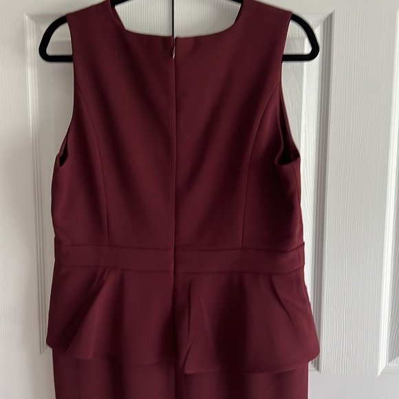 Women’s WHBM dress wit back zipper and v neck. Color maroon. - Picture 6 of 7
